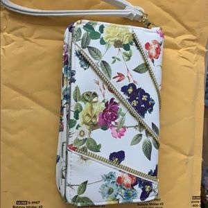 Jessica Simpson clutch/wristlet